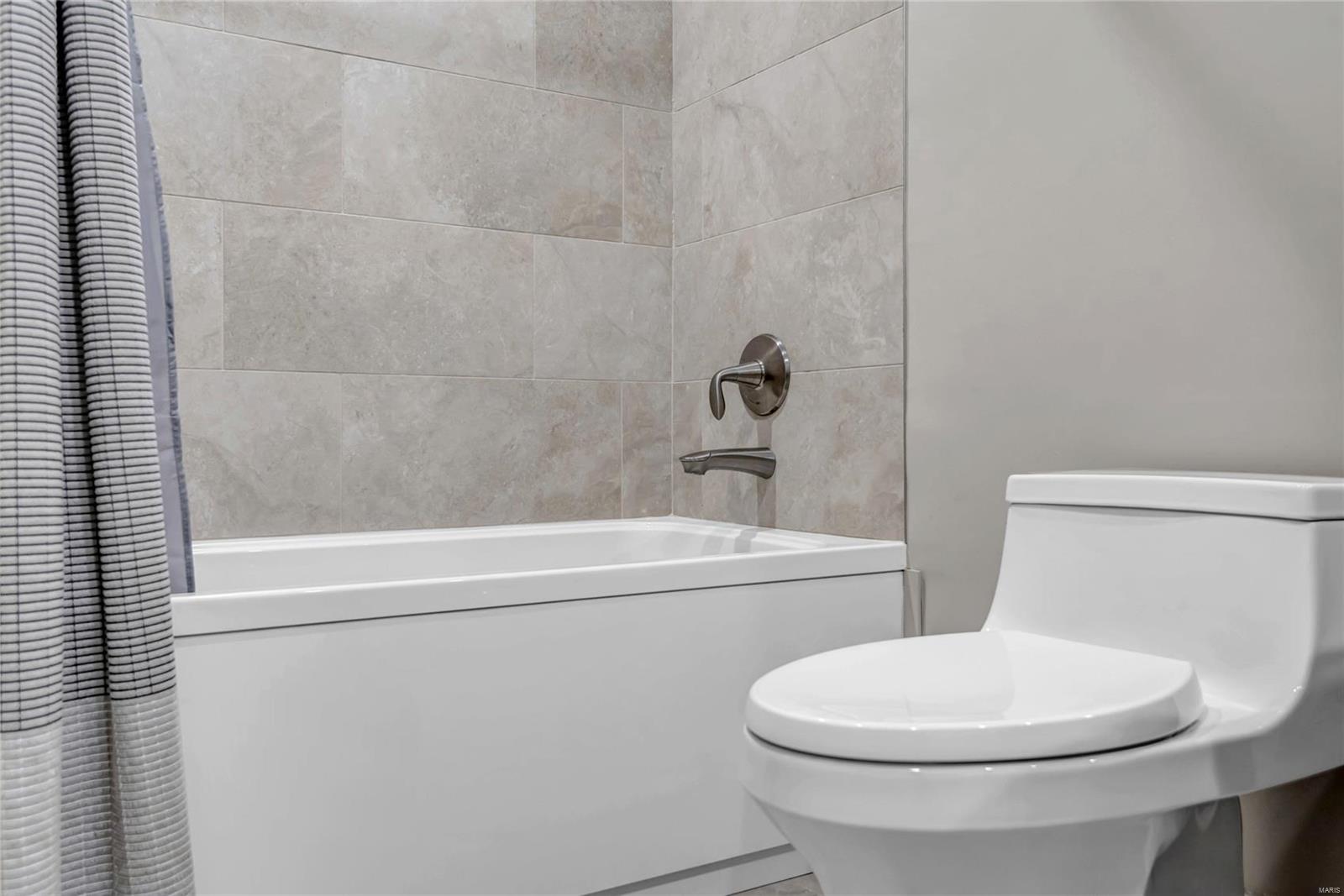 Plaza In Clayton A Condo The - Residential