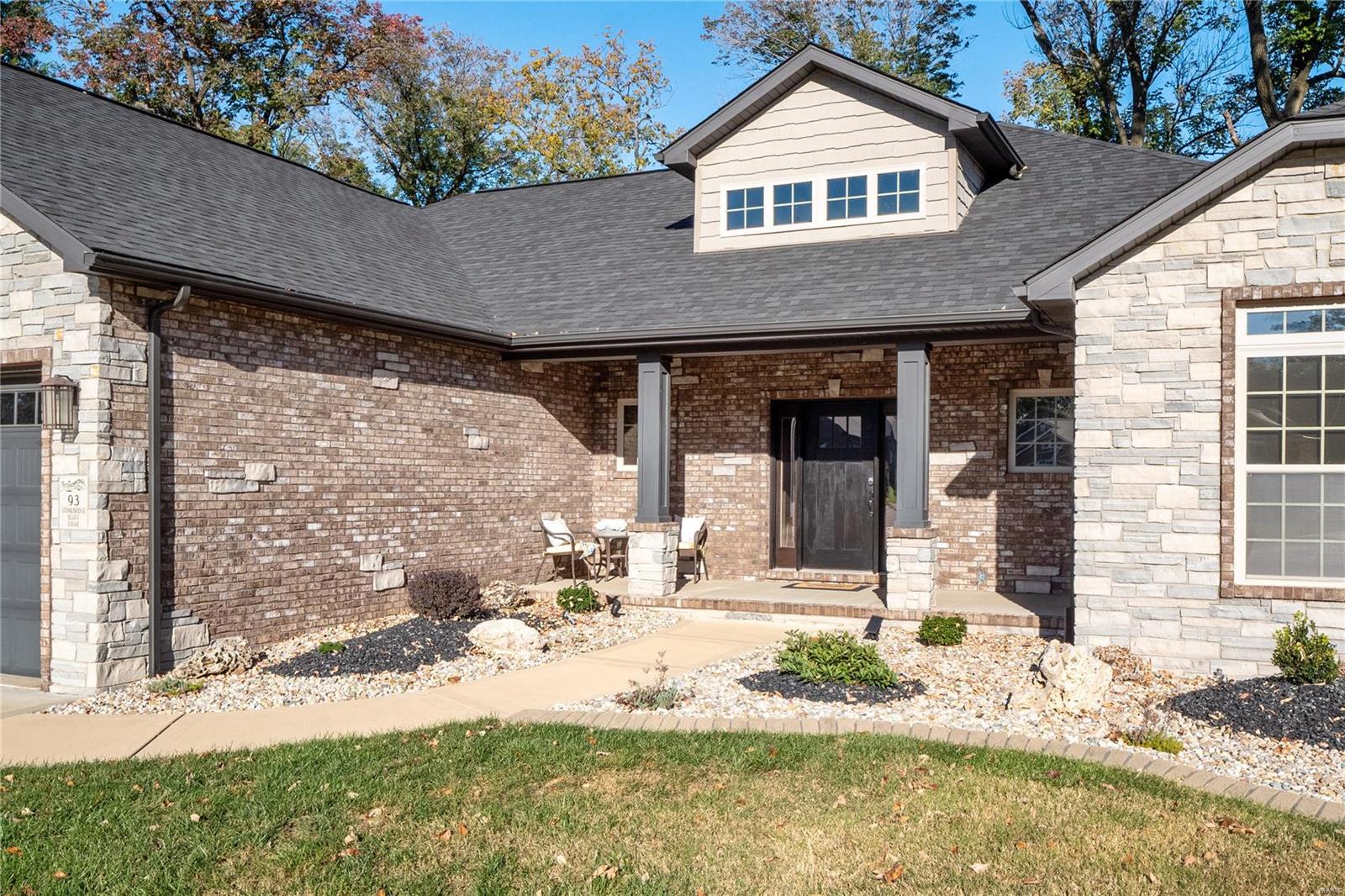 Maryville, Illinois 62062, United States, 4 Bedrooms Bedrooms, ,4 BathroomsBathrooms,Residential,Pending,30976