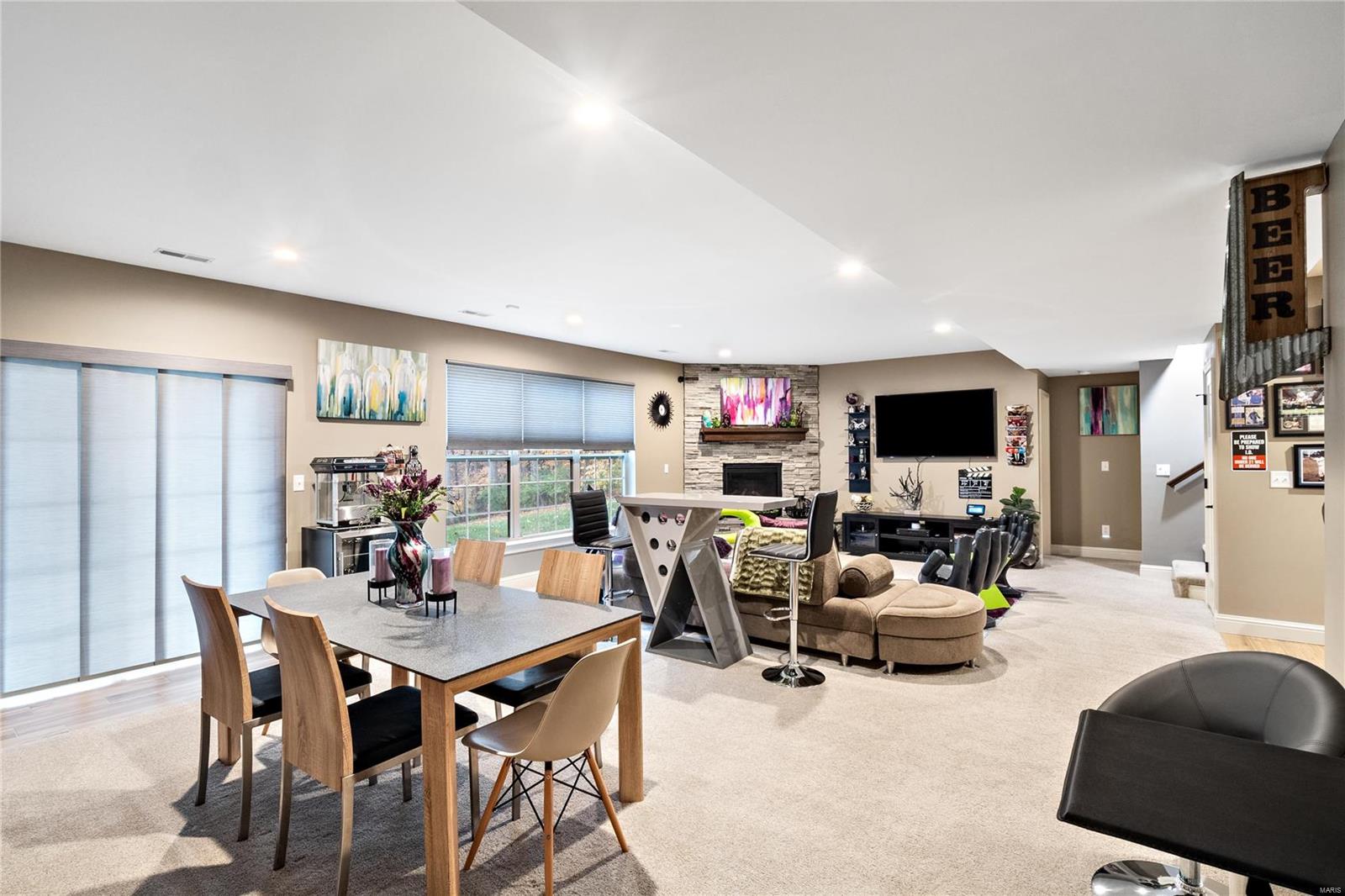 Maryville, Illinois 62062, United States, 4 Bedrooms Bedrooms, ,4 BathroomsBathrooms,Residential,Pending,30976