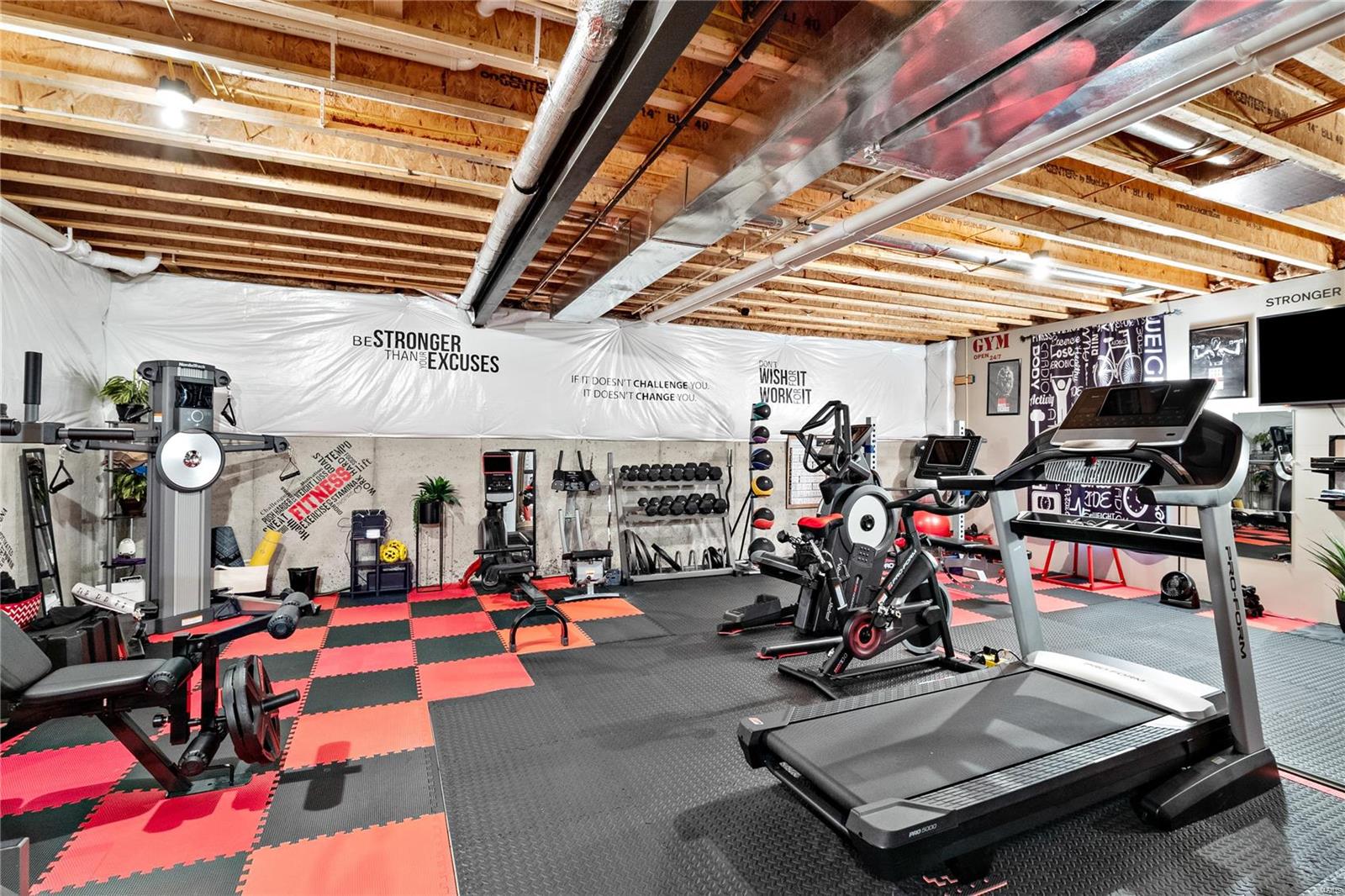 Maryville, Illinois 62062, United States, 4 Bedrooms Bedrooms, ,4 BathroomsBathrooms,Residential,Pending,30976