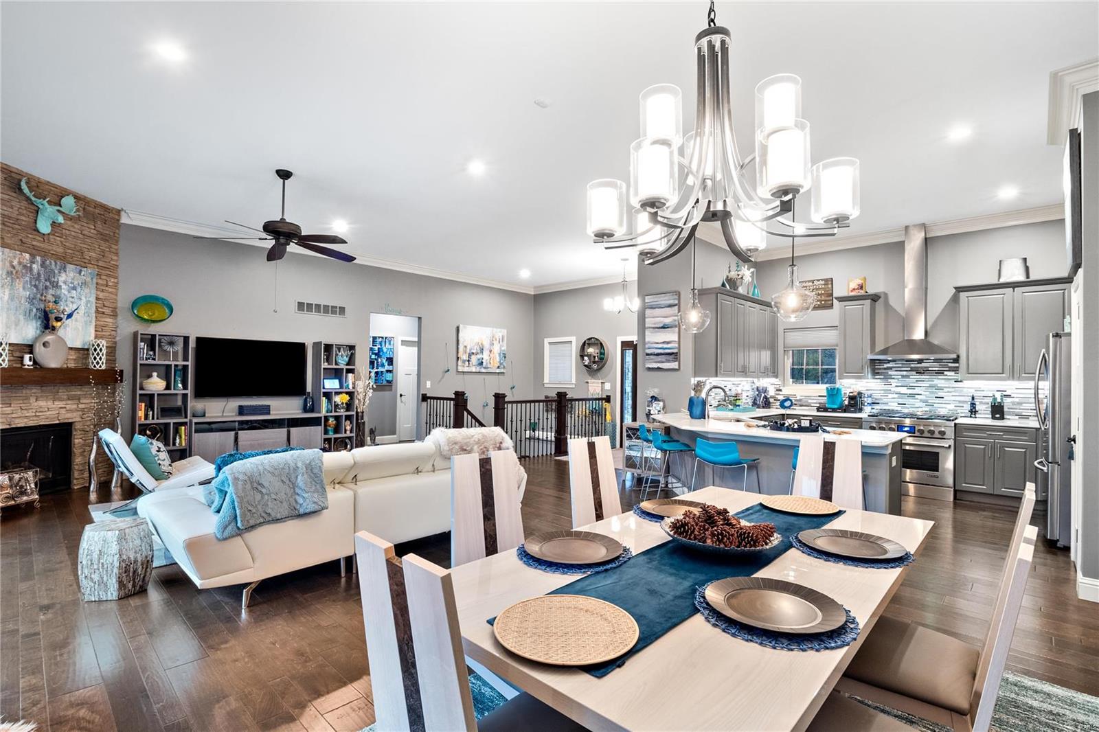 Maryville, Illinois 62062, United States, 4 Bedrooms Bedrooms, ,4 BathroomsBathrooms,Residential,Pending,30976