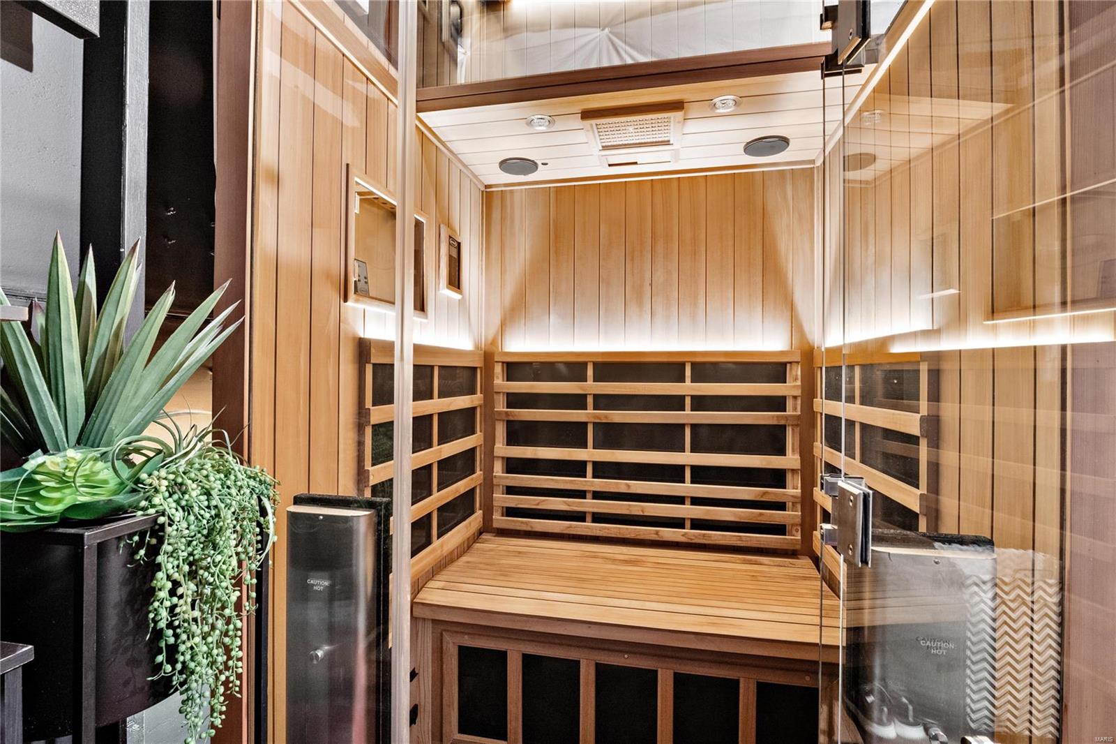 Maryville, Illinois 62062, United States, 4 Bedrooms Bedrooms, ,4 BathroomsBathrooms,Residential,Pending,30976