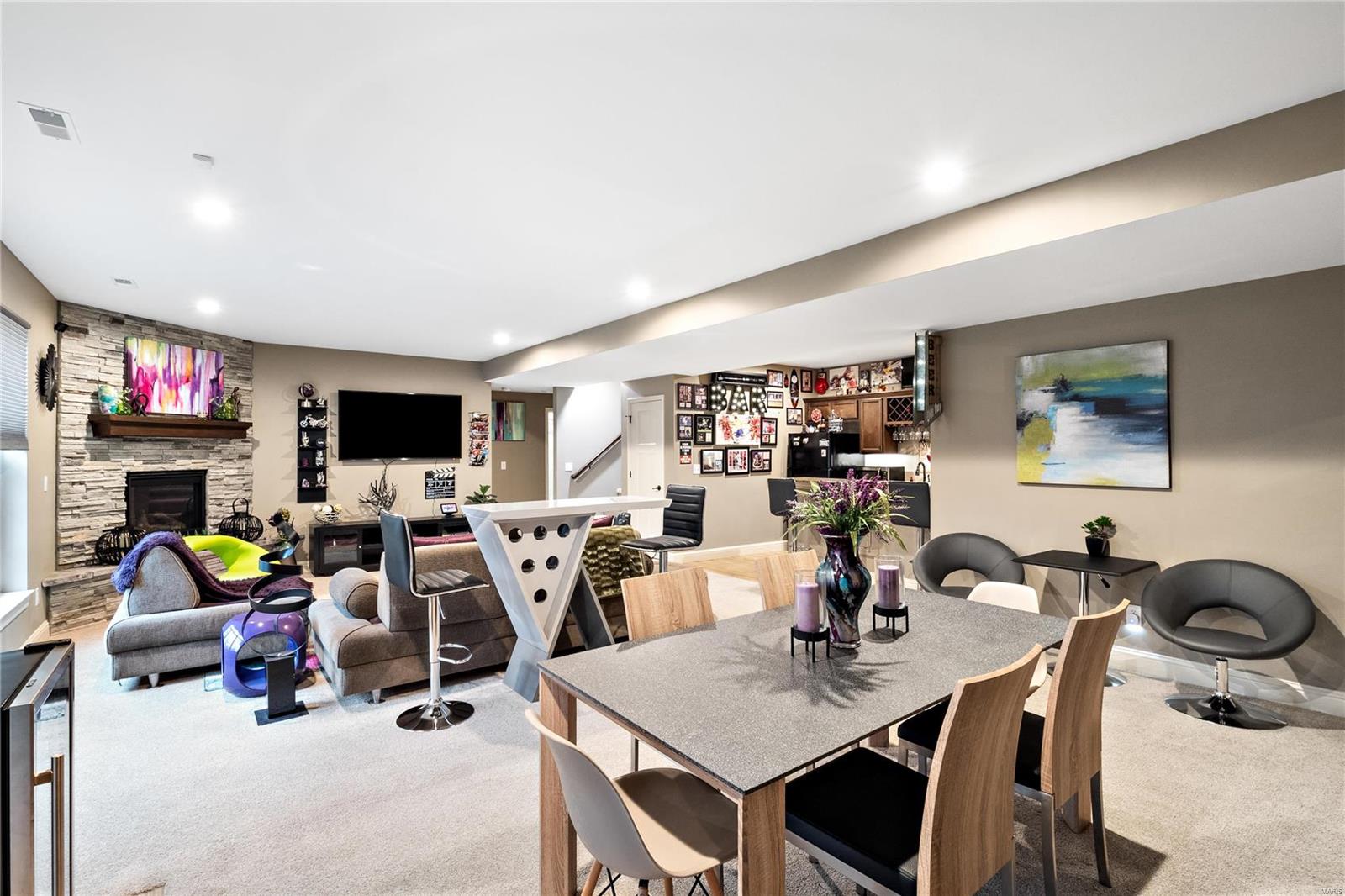 Maryville, Illinois 62062, United States, 4 Bedrooms Bedrooms, ,4 BathroomsBathrooms,Residential,Pending,30976