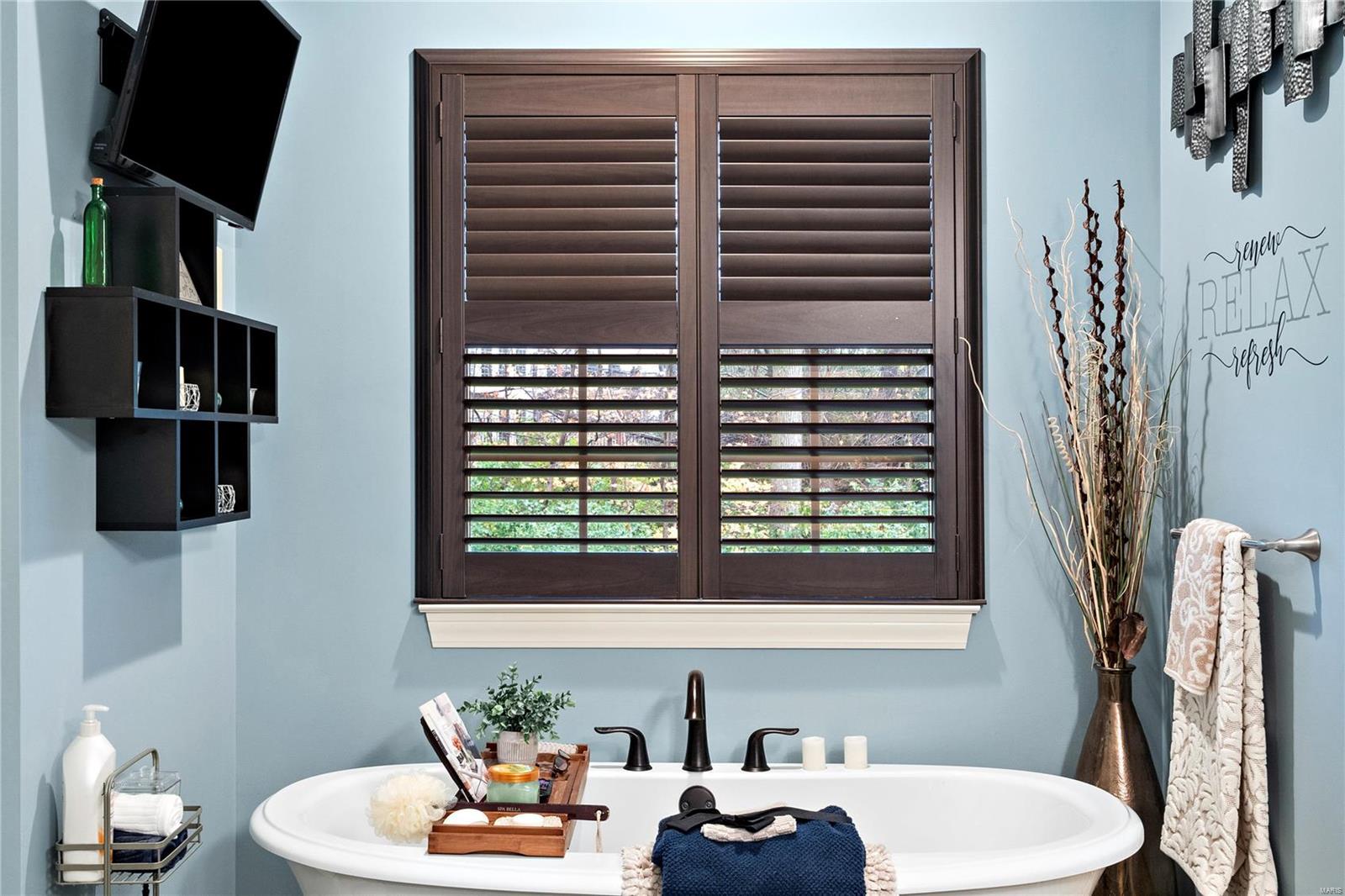 Maryville, Illinois 62062, United States, 4 Bedrooms Bedrooms, ,4 BathroomsBathrooms,Residential,Pending,30976