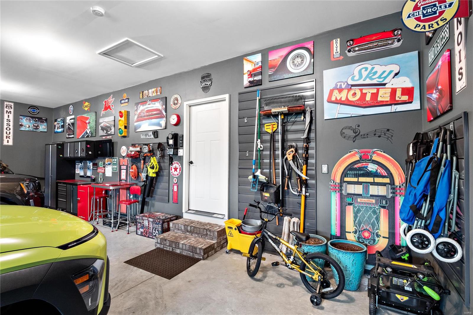 Maryville, Illinois 62062, United States, 4 Bedrooms Bedrooms, ,4 BathroomsBathrooms,Residential,Pending,30976