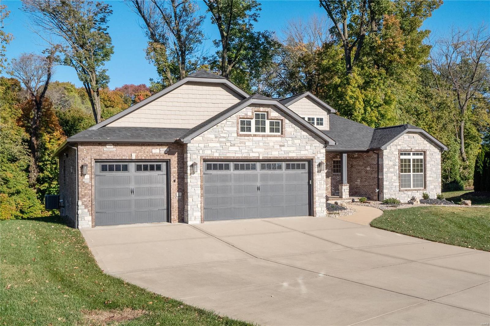 Maryville, Illinois 62062, United States, 4 Bedrooms Bedrooms, ,4 BathroomsBathrooms,Residential,Pending,30976