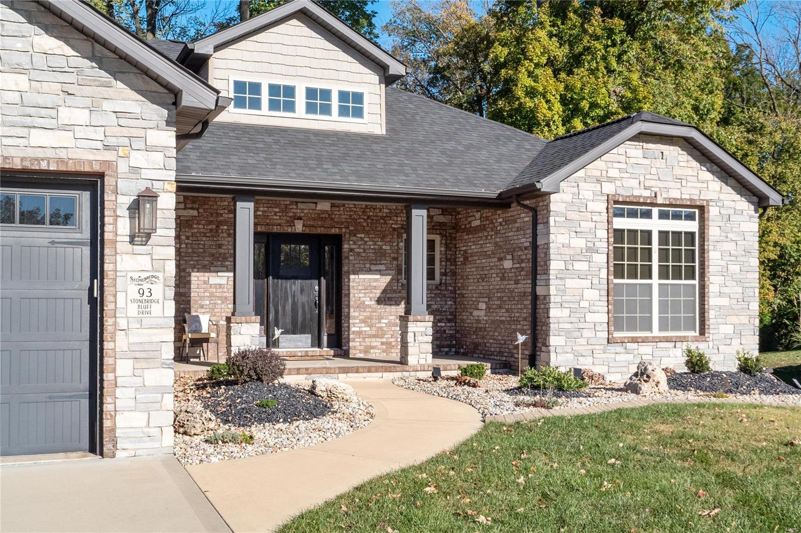 Maryville, Illinois 62062, United States, 4 Bedrooms Bedrooms, ,4 BathroomsBathrooms,Residential,Pending,30976