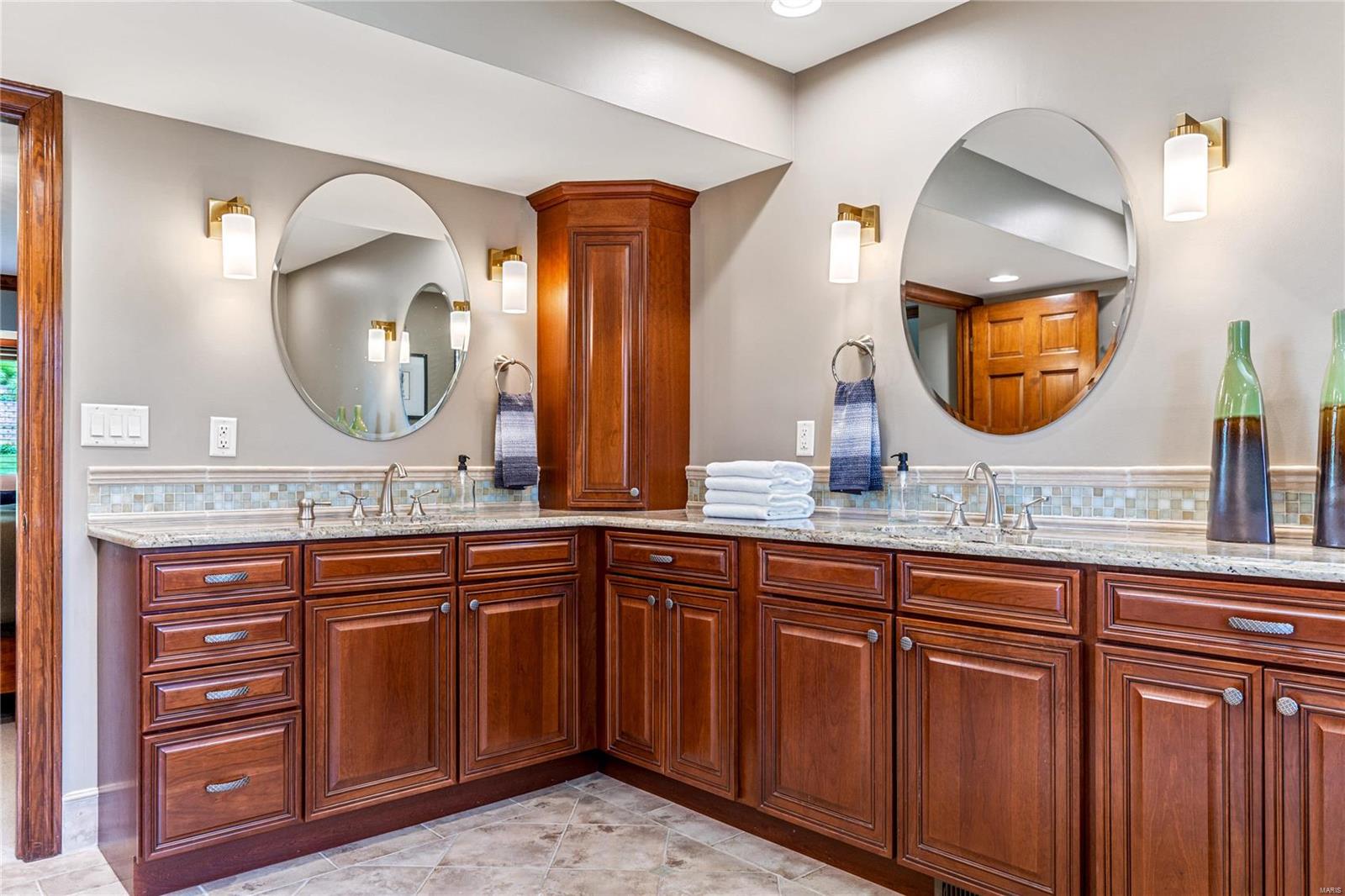 Village On Conway One The - Residential