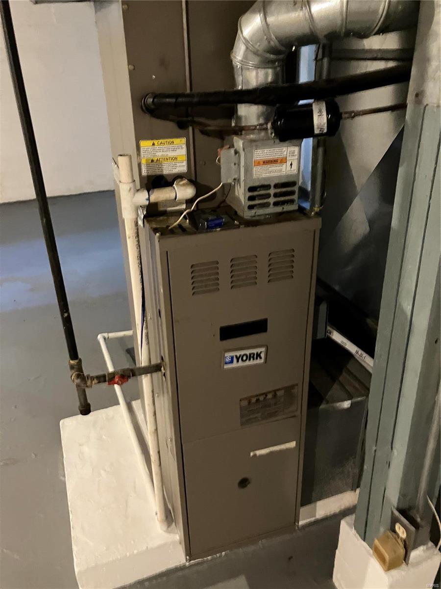 West Walnut Manor - Residential