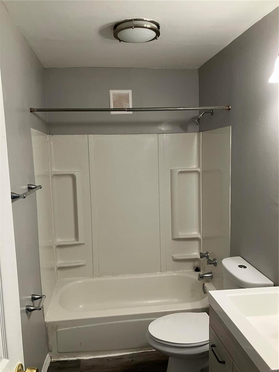 West Walnut Manor - Residential