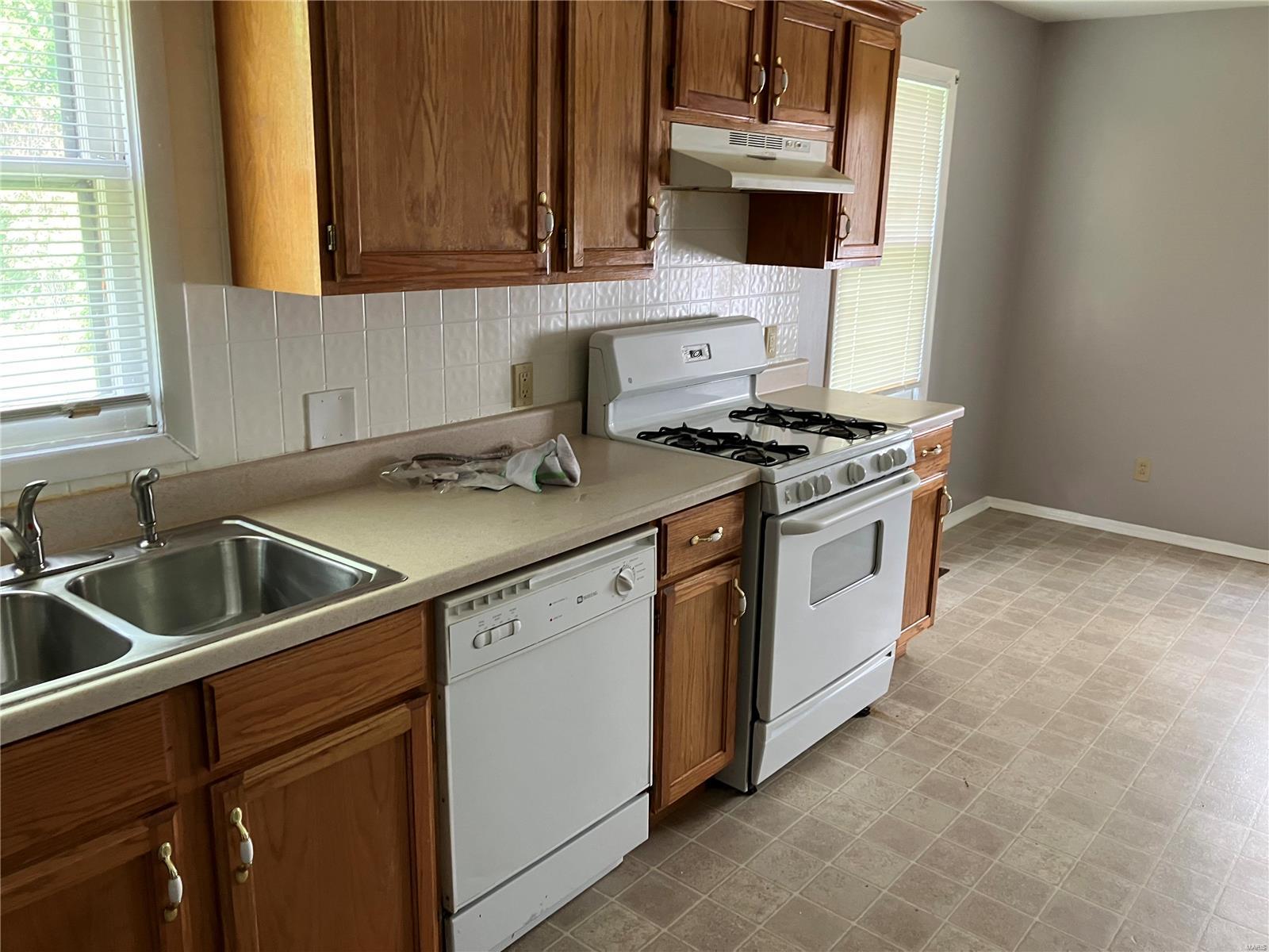 West Walnut Manor - Residential