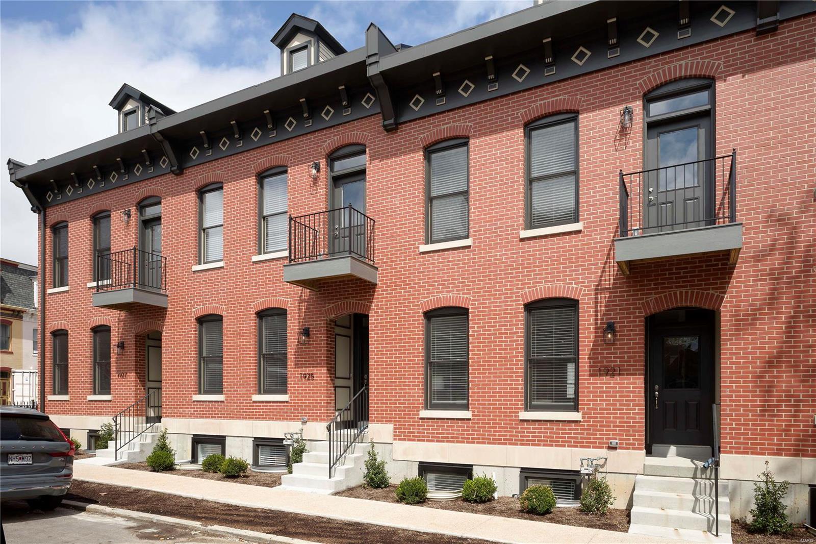 View St Louis, MO 63118 townhome