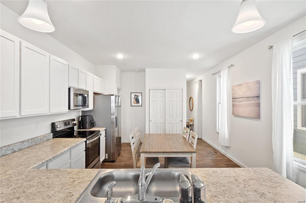 St Charles, Missouri 63301, United States, 3 Bedrooms Bedrooms, ,2 BathroomsBathrooms,Residential,Active,109300