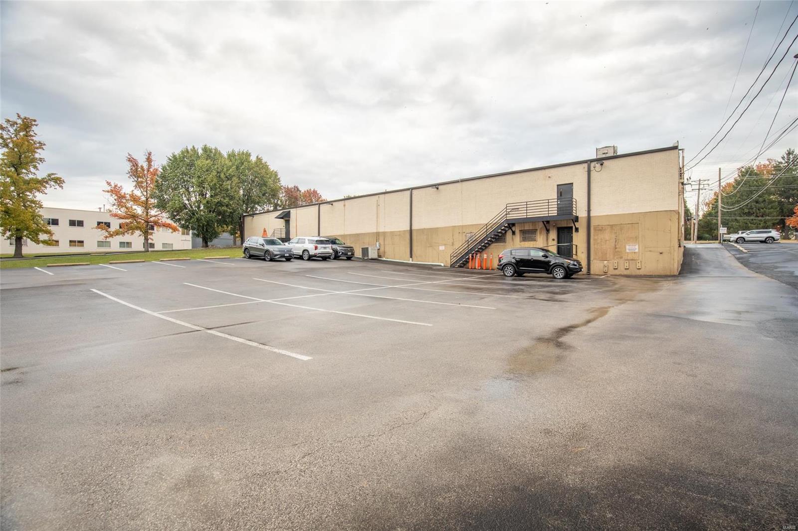 295 N Lindbergh Boulevard