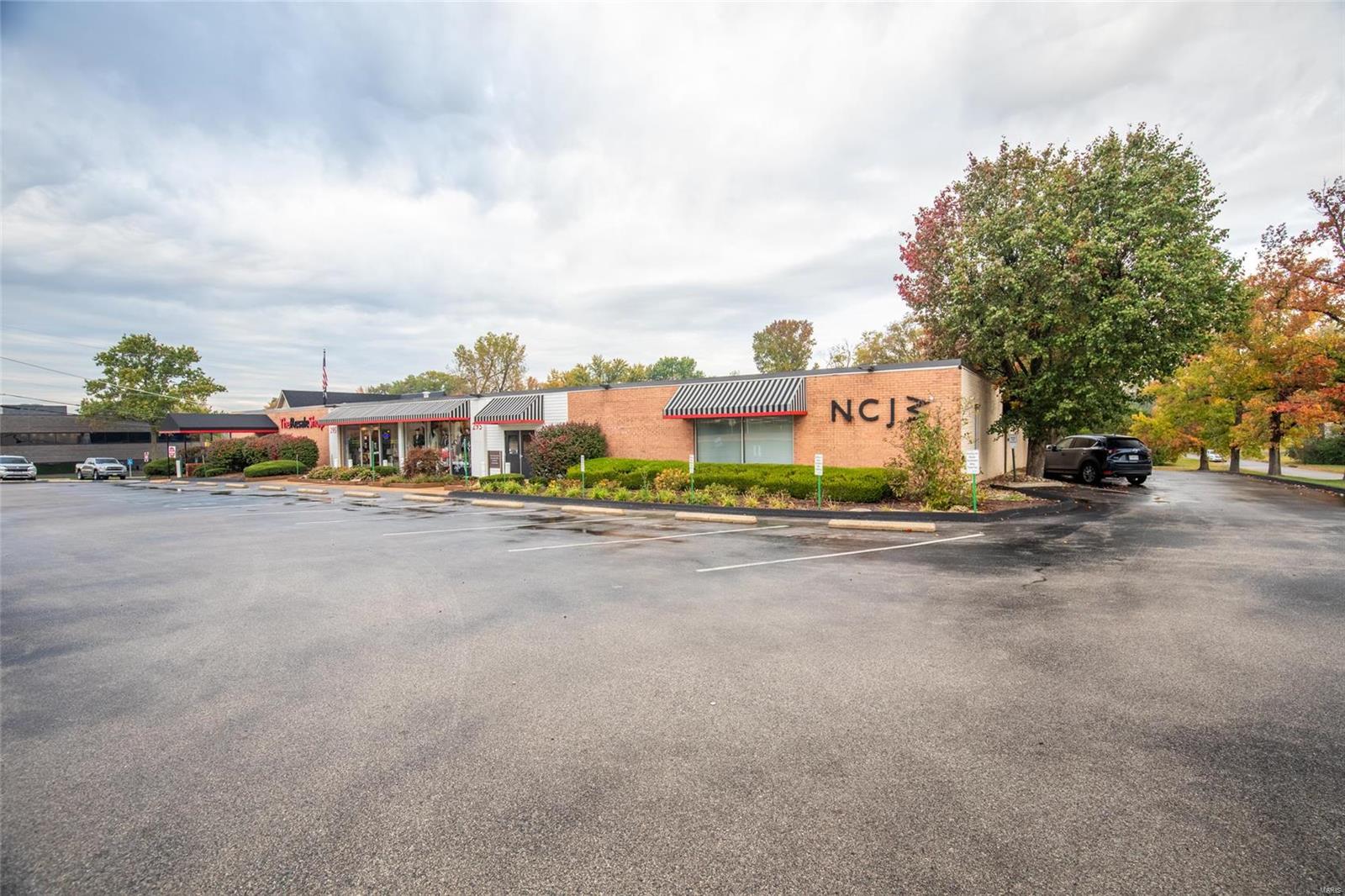 295 N Lindbergh Boulevard