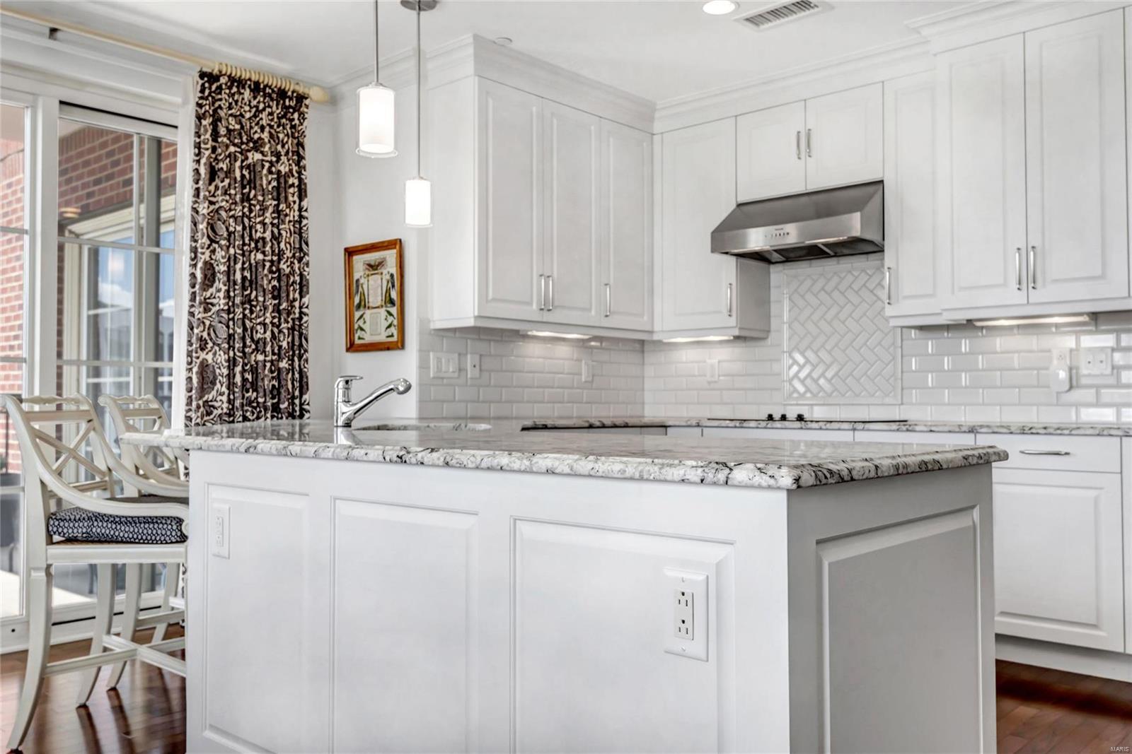 Plaza In Clayton A Condo Amd & - Residential