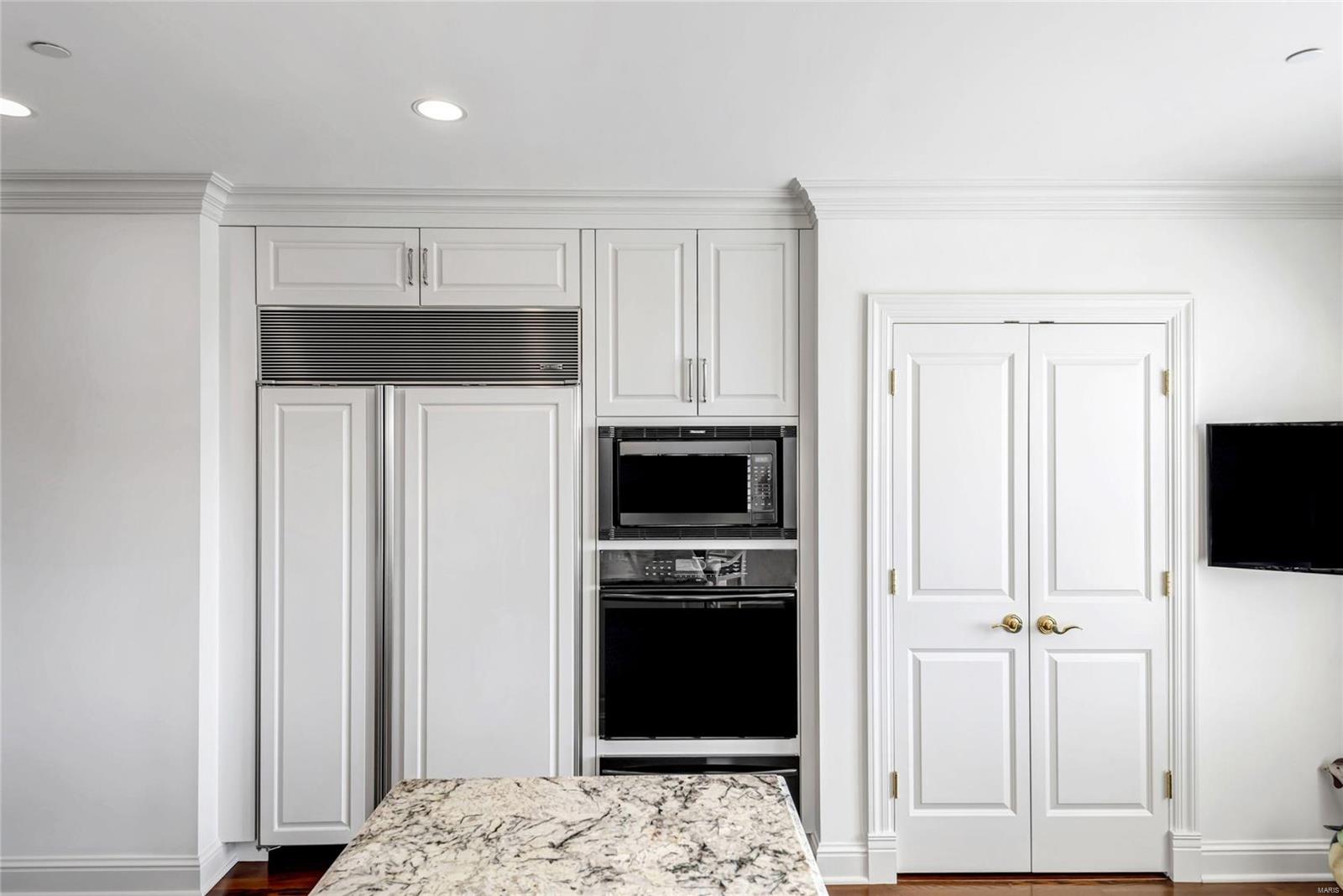 Plaza In Clayton A Condo Amd & - Residential