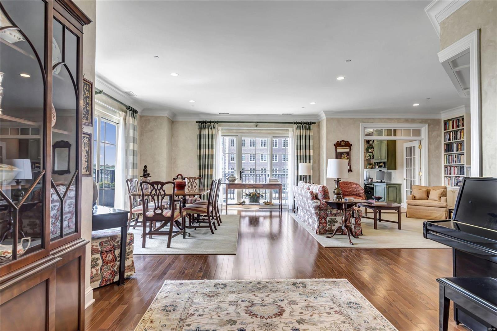 Plaza In Clayton A Condo Amd & - Residential