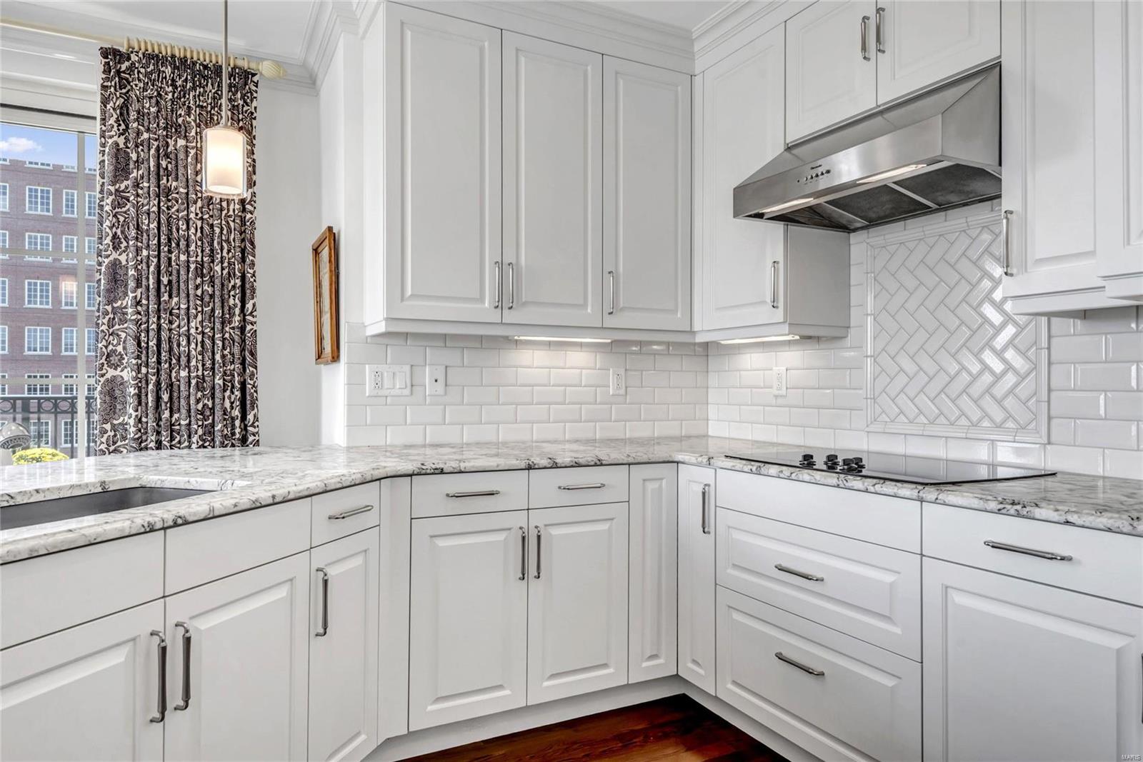 Plaza In Clayton A Condo Amd & - Residential