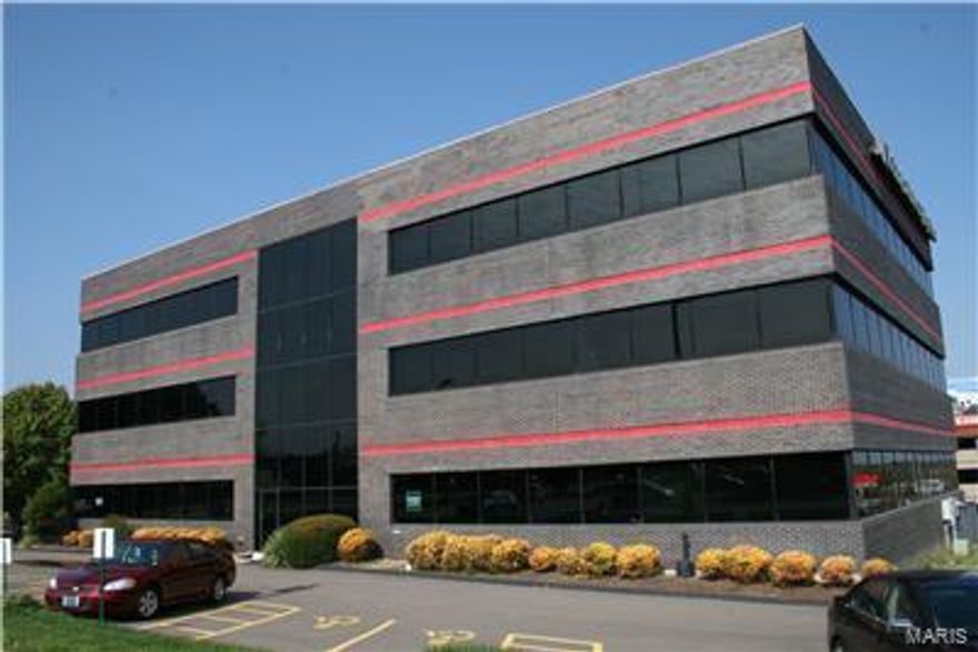 Great Class A building. Elevator-served building in South County easily accessible off of Lindbergh near the intersection of I-55 and Lindbergh. Plenty of parking and flexibility on size of units and layout. Near South County Center. Location: Other