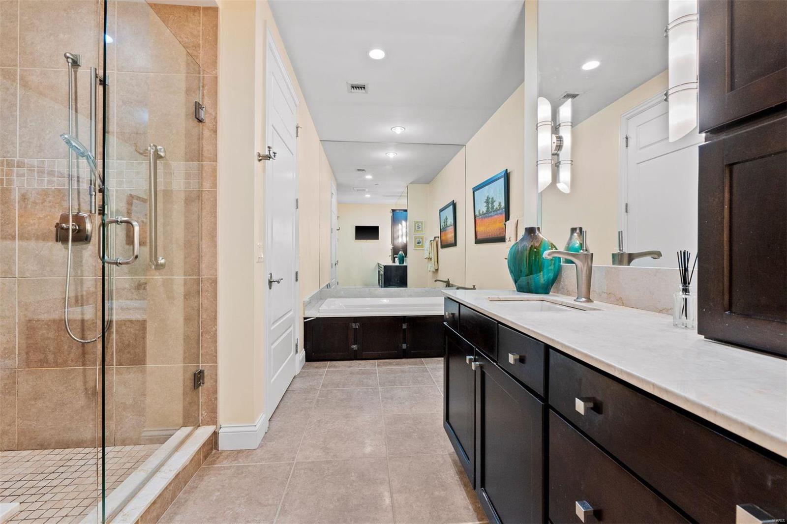 Crescent Condo - Residential