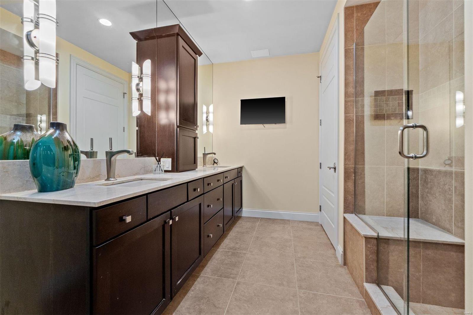 Crescent Condo - Residential