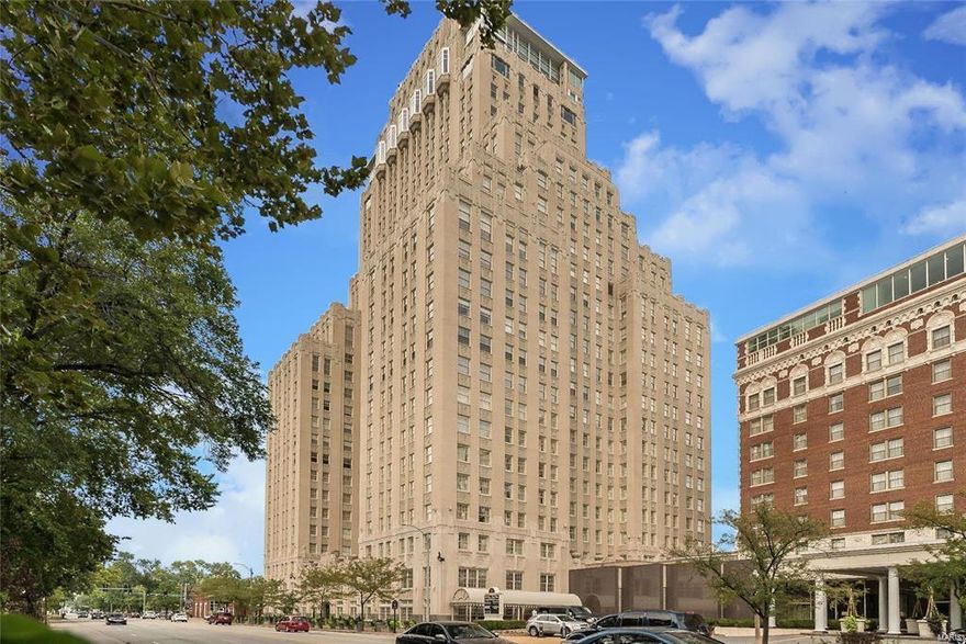 Location: Downtown, End Unit, Upper Level