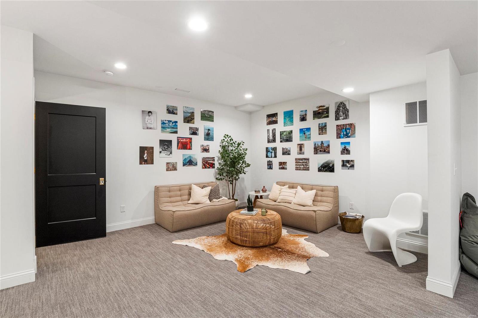 St Louis, Missouri 63124, United States, 5 Bedrooms Bedrooms, ,6 BathroomsBathrooms,Residential,Pending,104215