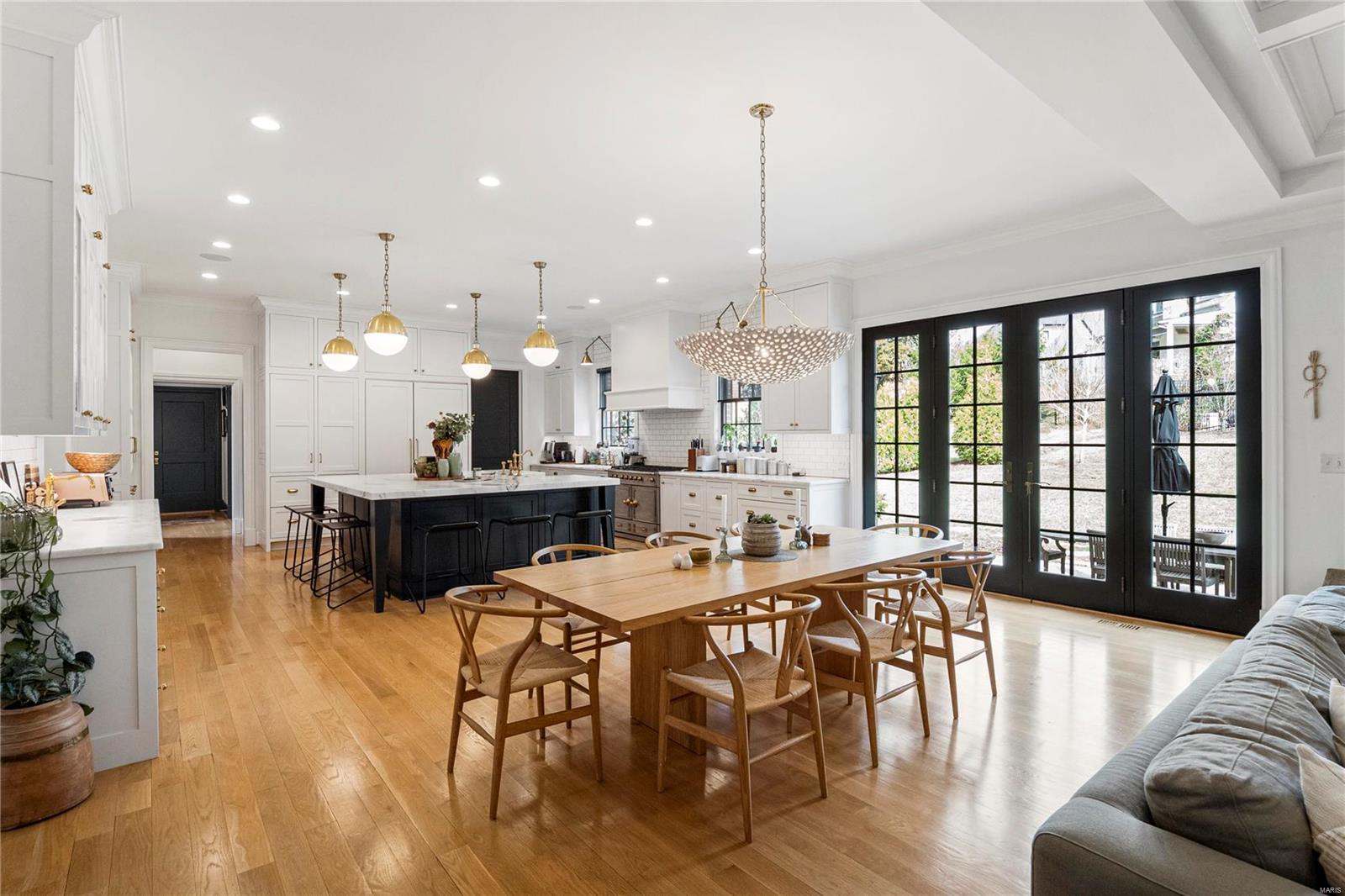 St Louis, Missouri 63124, United States, 5 Bedrooms Bedrooms, ,6 BathroomsBathrooms,Residential,Pending,104215