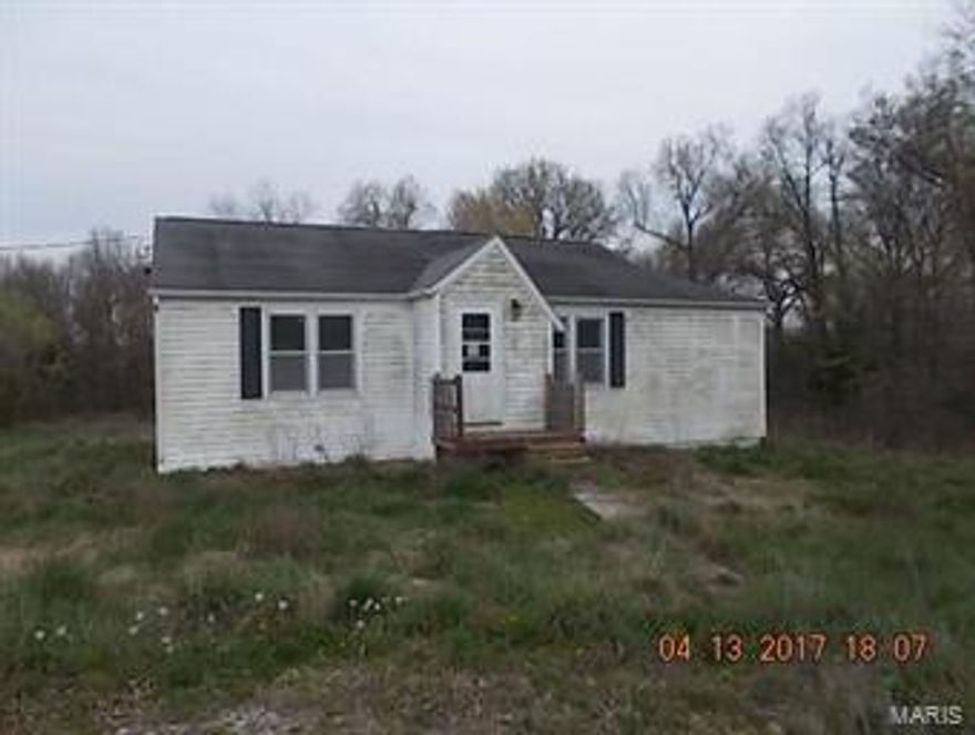 Welcome to this cute home located in the country.  On the corner of Hwy K and M this home offers 3 bed 1 bath with unfinished walk out basement.
Has a horse barn and is partially fenced. Public water and a lagoon.  
Seller to do NO repairs or inspections. Home being sold "AS-IS"
Must be on market for 10 days before response from seller. SpecialListingConditions: Foreclosure