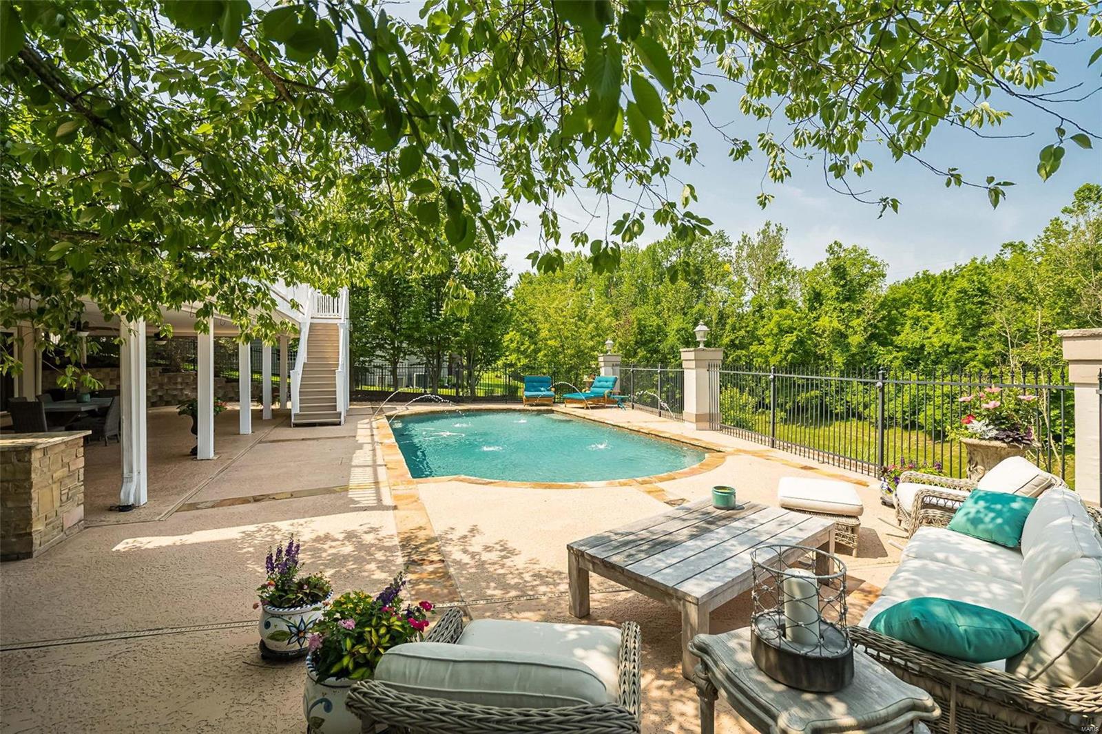 Manderleigh Of Town & Country One - Residential