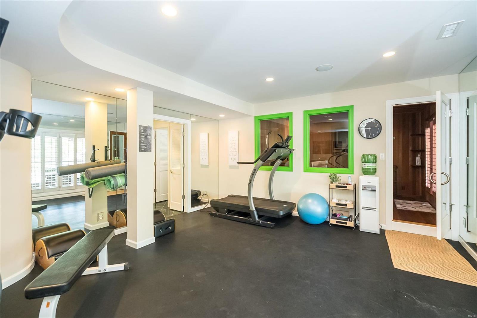 Manderleigh Of Town & Country One - Residential