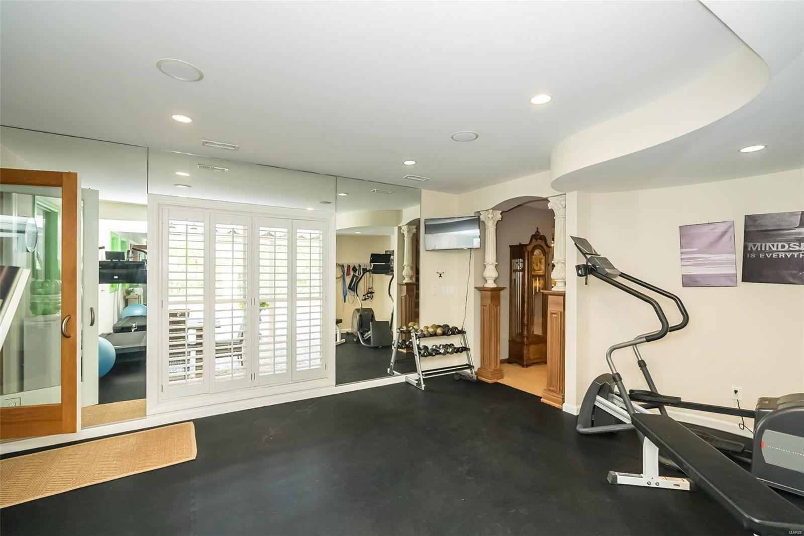 Manderleigh Of Town & Country One - Residential