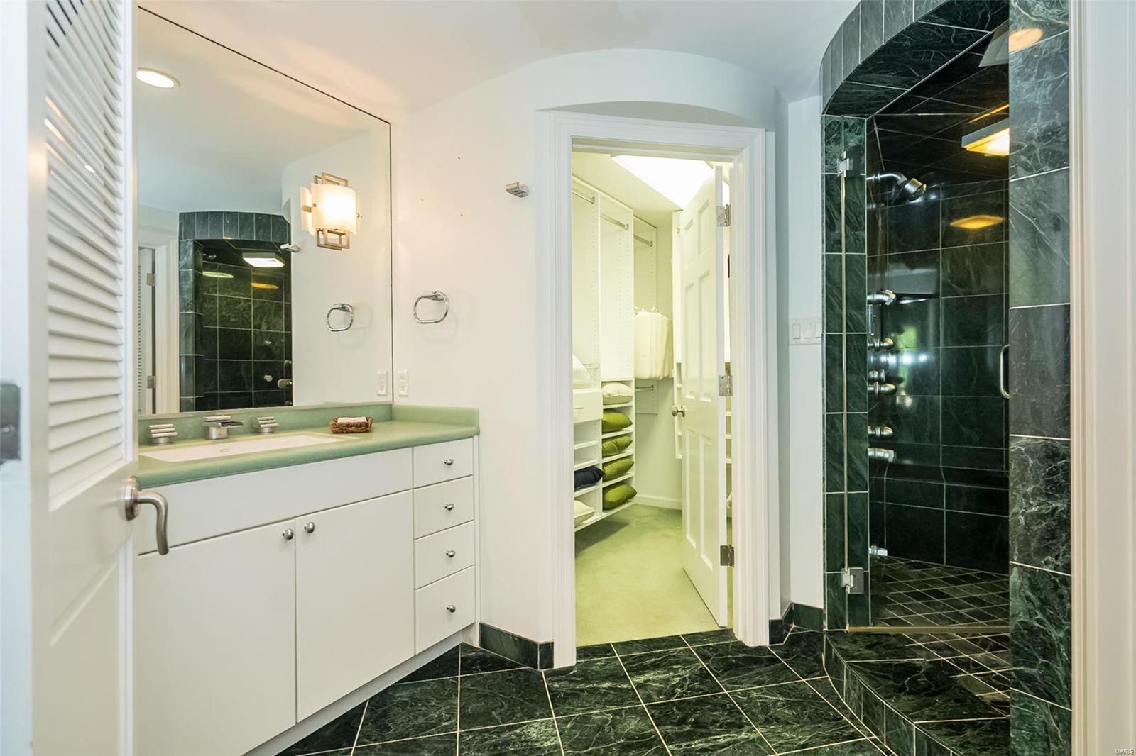 Manderleigh Of Town & Country One - Residential