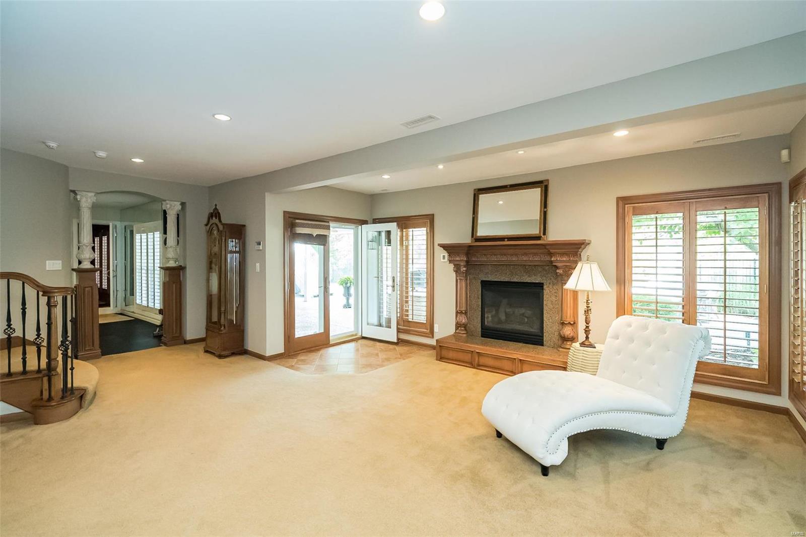 Manderleigh Of Town & Country One - Residential