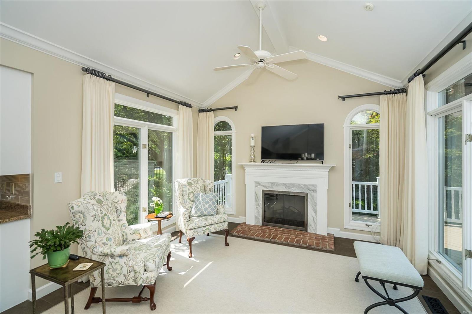 Manderleigh Of Town & Country One - Residential