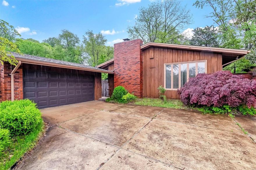 Lovingly cared for home is ready for its next chapter! This spacious Ranch is located in one of Creve Coeur's hidden gem neighborhoods, Greengate...A small enclave with a contemporary flair. Inside you will find hardwood floors and a nice flowing floor plan.