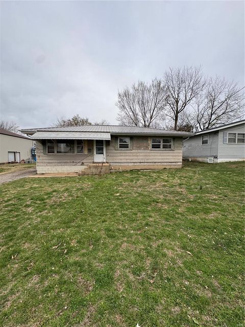 445 manion Sullivan MO 63080