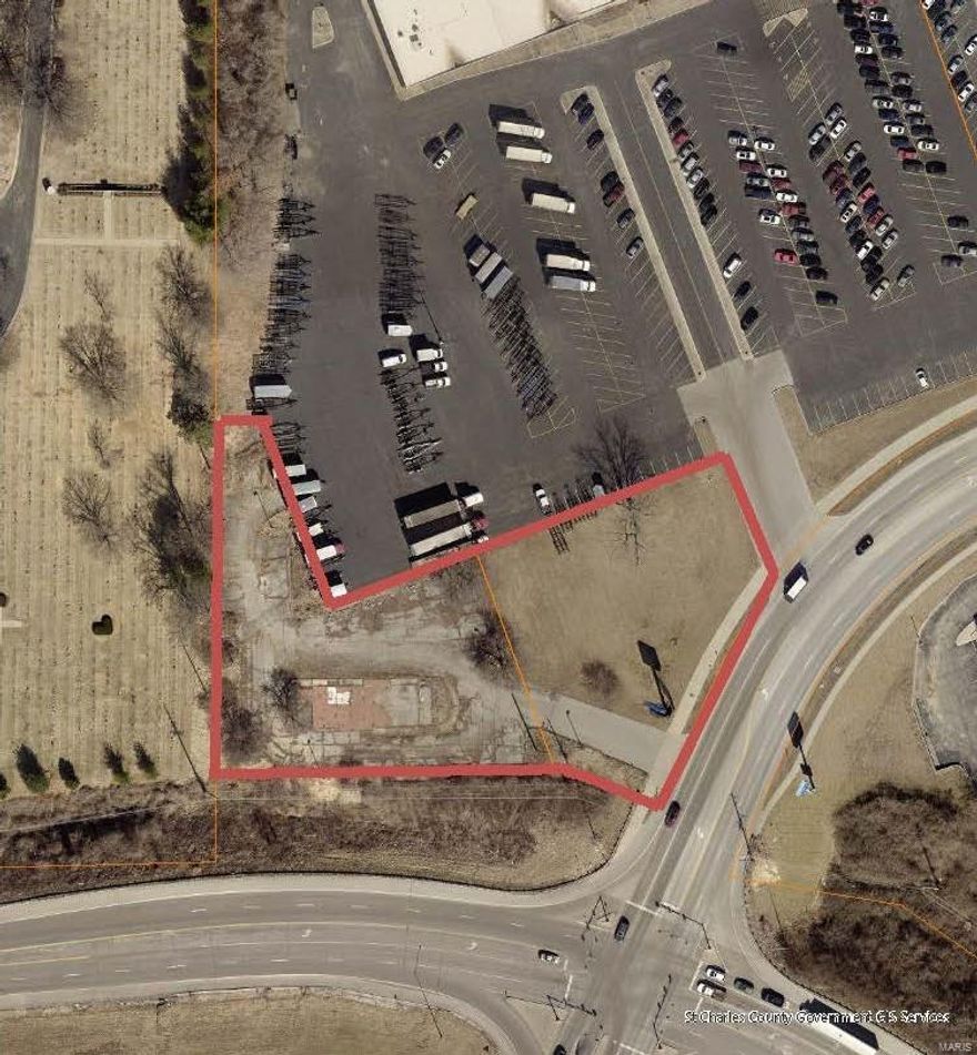 "Prime commercial development opportunity! Strategically positioned on a corner, this commercial lot in the vibrant heart of St. Charles offers visibility and easy access to I-70, ensuring high traffic exposure of 115,000 vehicles per day. With the forthcoming improvements in 2024 at the new interchange, this location is set to become even more desirable. Boasting a lighted intersection and all utilities available on-site, it's an ideal site for a variety of ventures including convenient store, restaurant, or retail space. Seize the chance to establish your business in this high-traffic, high-potential area!" Location: Corner Location, High Traffic, Hwy/Interstate Frntg