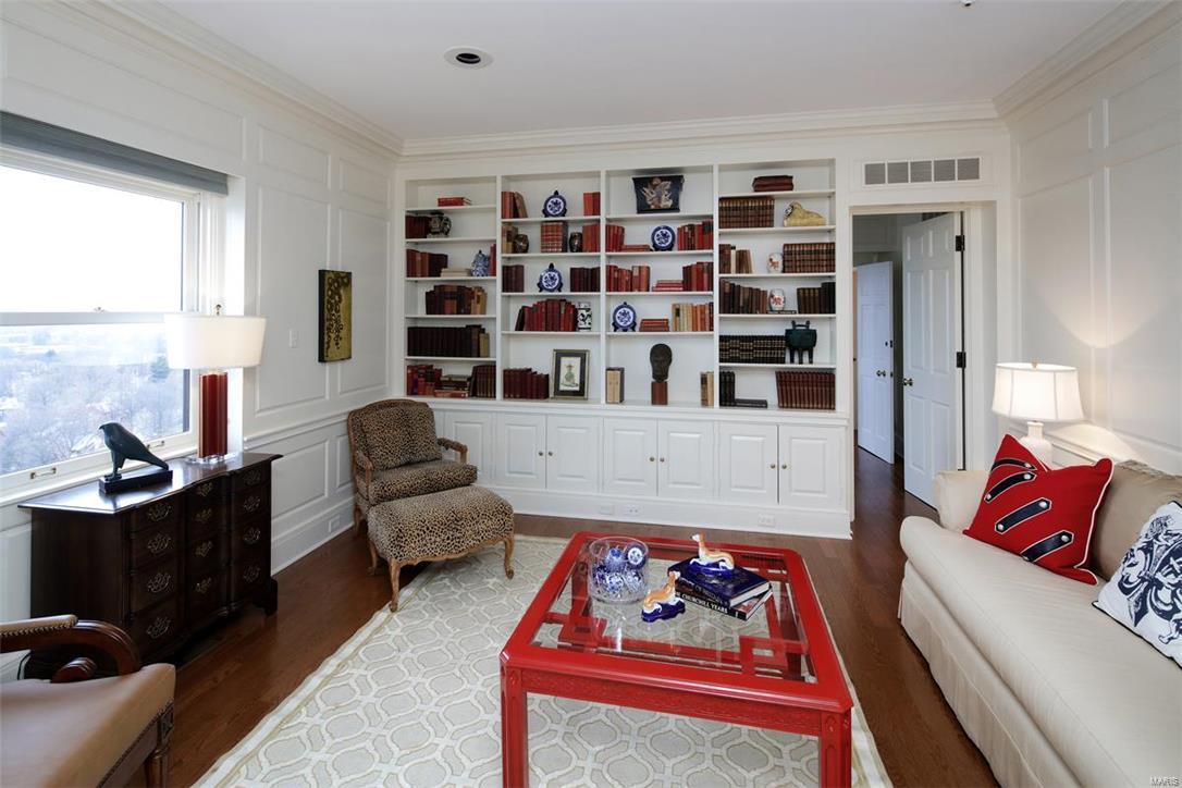 Eight-One-Six South Hanley Condominuim - Residential