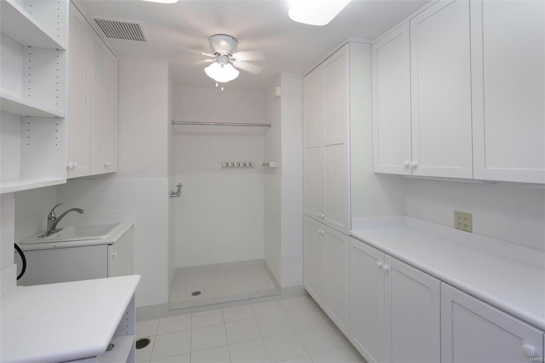 Eight-One-Six South Hanley Condominuim - Residential