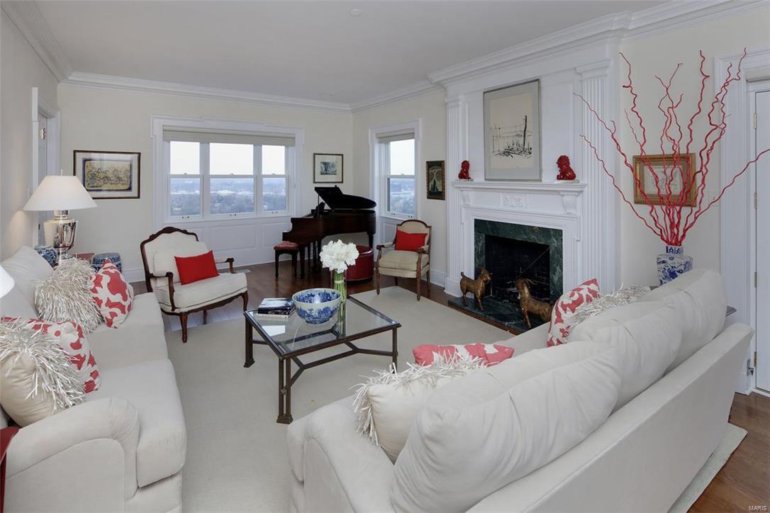 Eight-One-Six South Hanley Condominuim - Residential