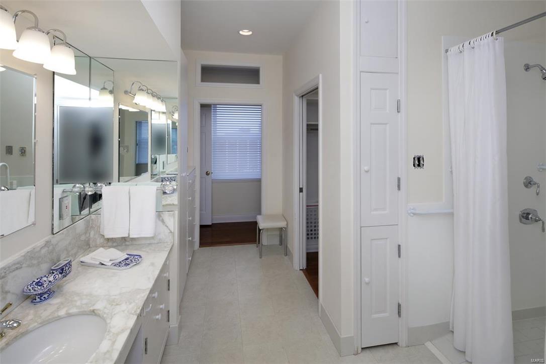 Eight-One-Six South Hanley Condominuim - Residential