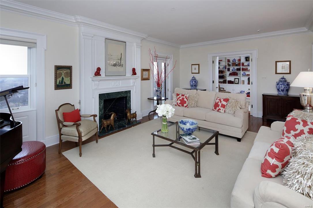 Eight-One-Six South Hanley Condominuim - Residential