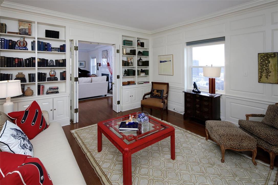 Eight-One-Six South Hanley Condominuim - Residential