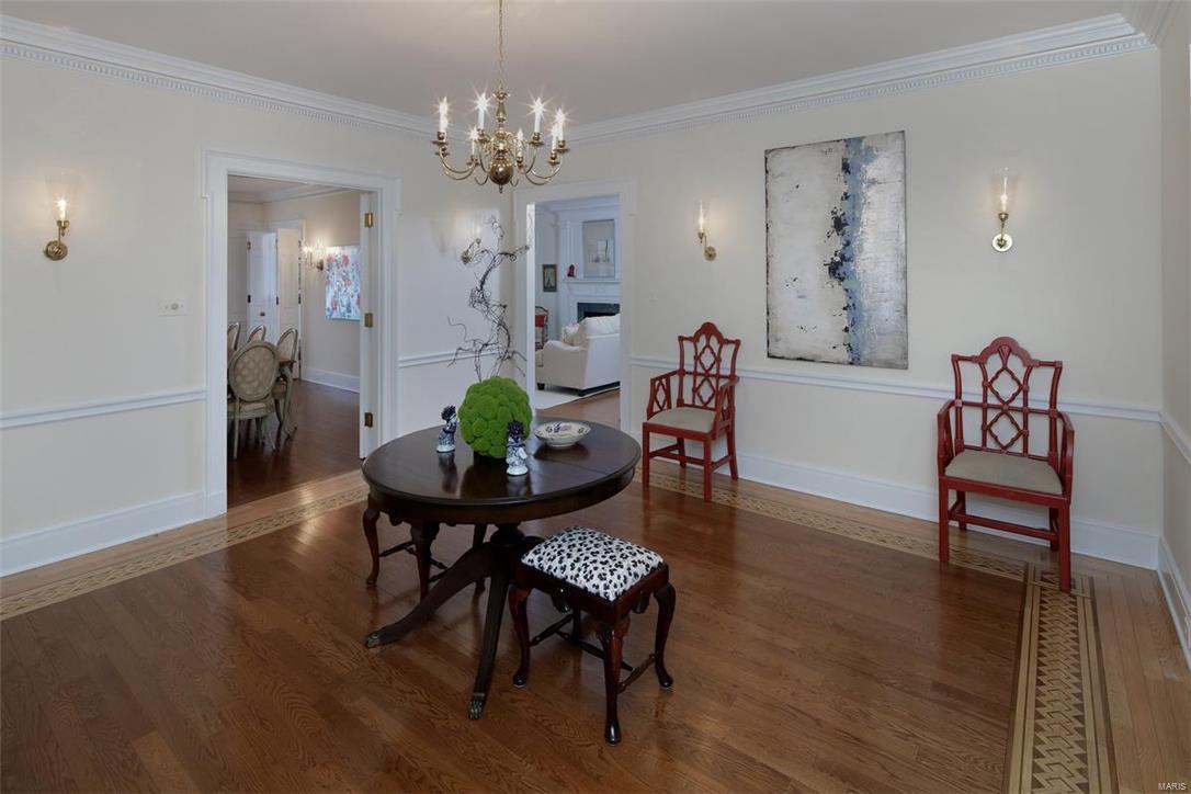 Eight-One-Six South Hanley Condominuim - Residential