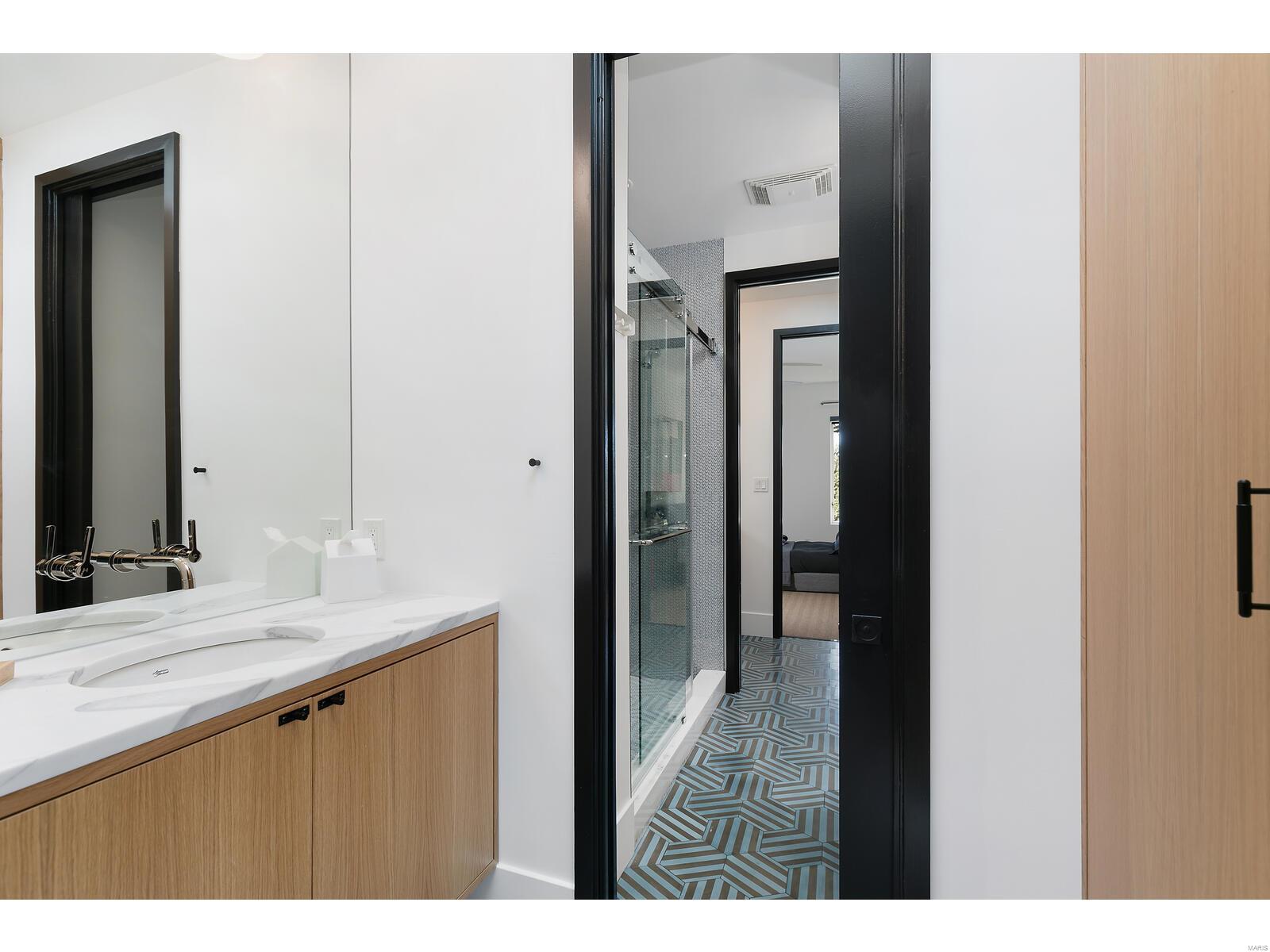 Nantucket Lane Lt Split - Residential