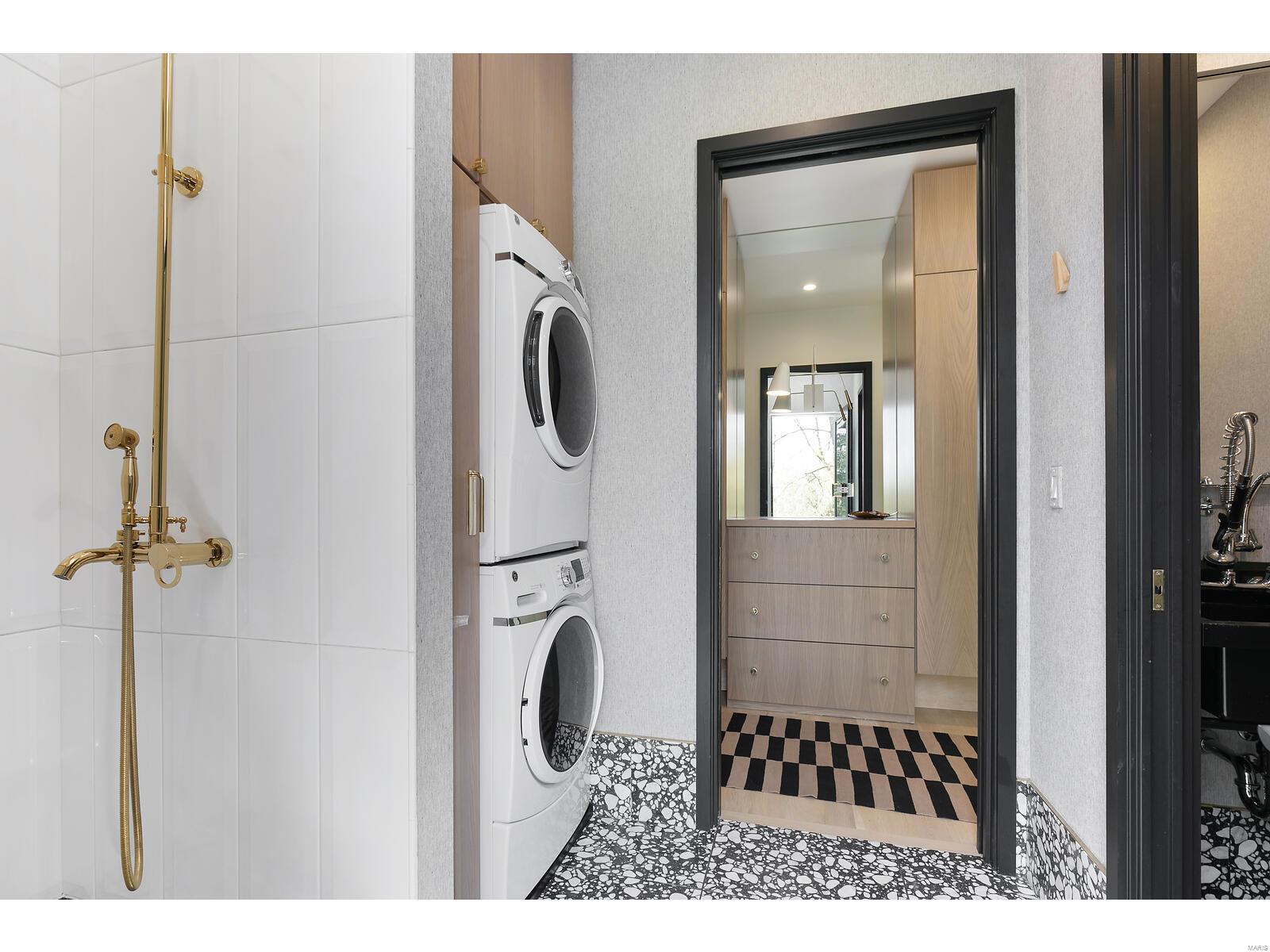 Nantucket Lane Lt Split - Residential