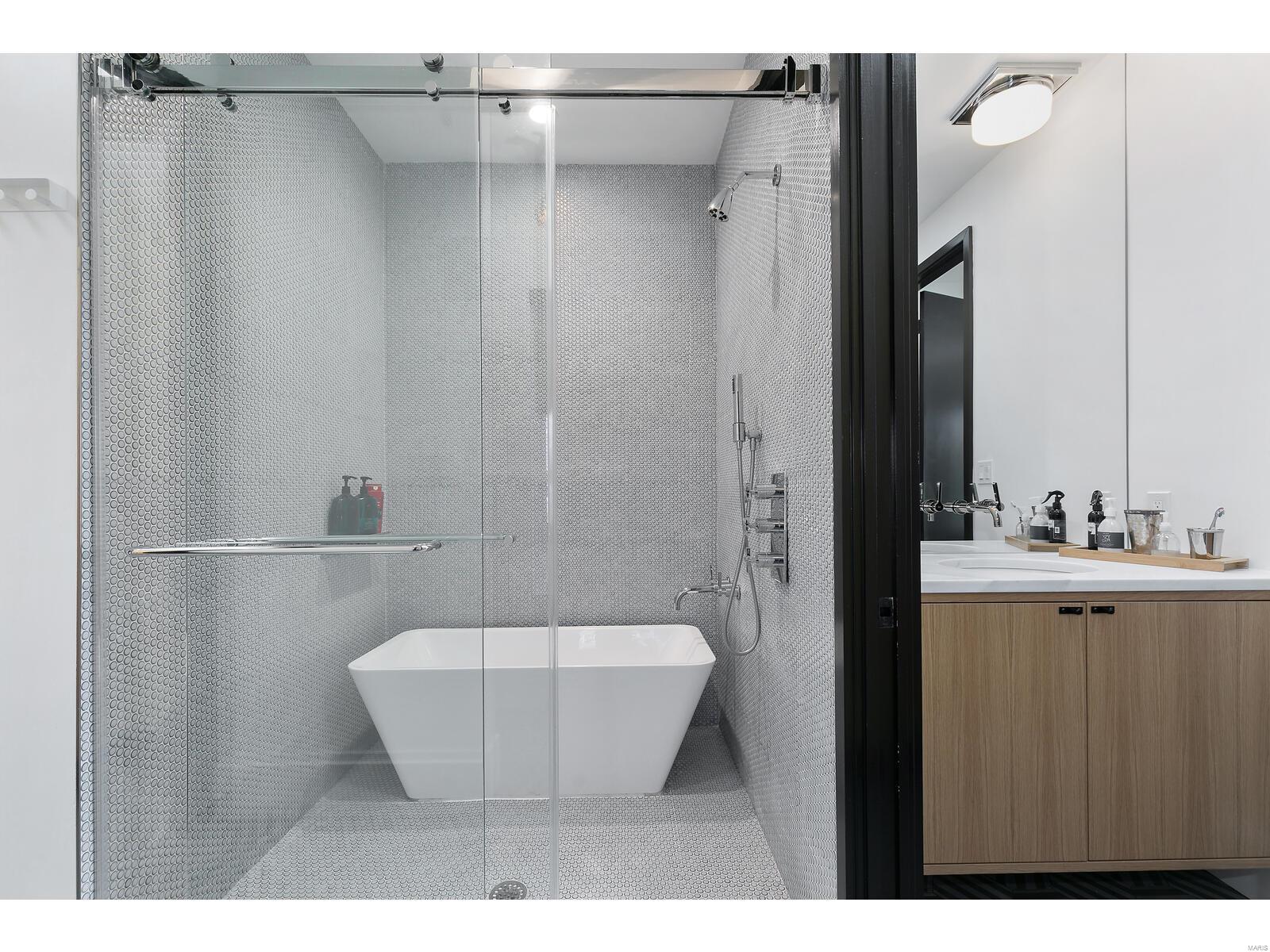 Nantucket Lane Lt Split - Residential