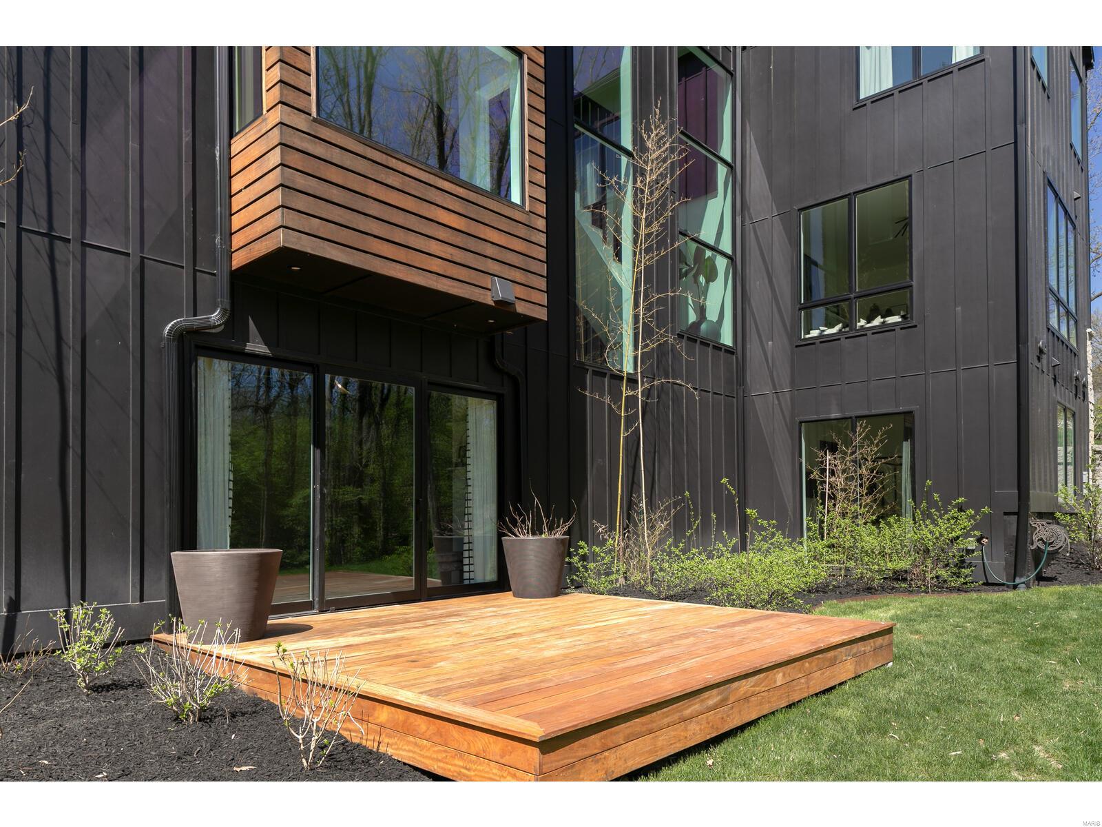 Nantucket Lane Lt Split - Residential